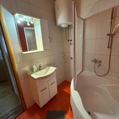 Anja Guest house 3*
