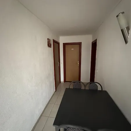 Anja 3*